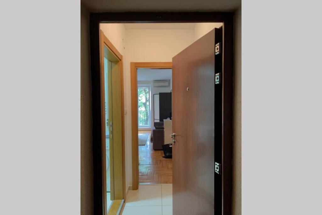Renovated Cozy Studio 7 At Top Location - Available For Long Term Rentals Нови-Сад Экстерьер фото