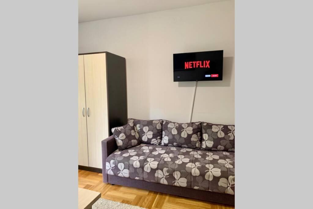 Renovated Cozy Studio 7 At Top Location - Available For Long Term Rentals Нови-Сад Экстерьер фото